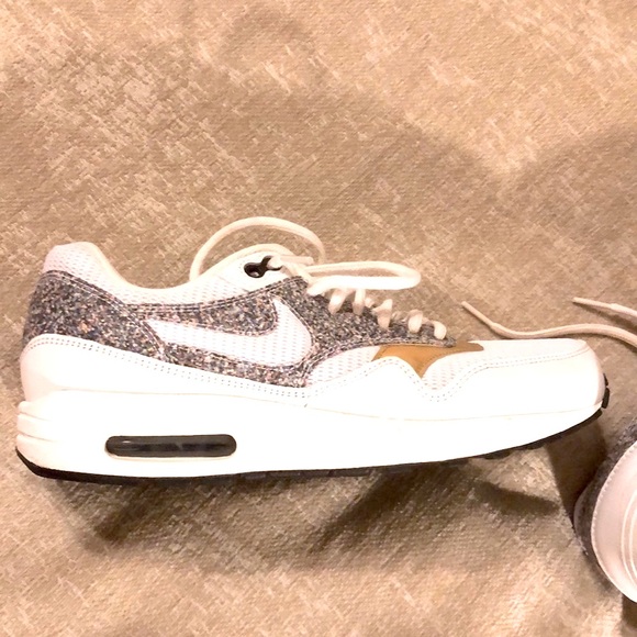 Nike Air Max 1 SE.    Like New Condition - Picture 9 of 9